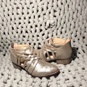 Seychelles so blue metallic gold distres 7.5 heeled boot